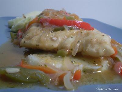 Lomos de merluza encebollados