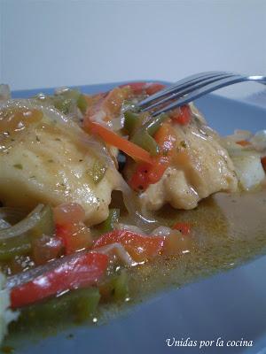 Lomos de merluza encebollados