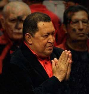 Chávez lleva a Venezuela entre sus brazos... 20121213124112-chavez.jpg