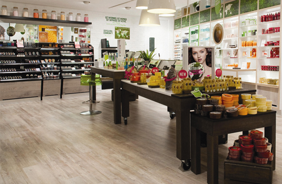 interior tienda The Body Shop