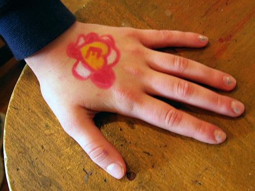 Niños que se muerden las uñas