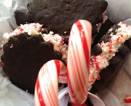 Buen finde Galletas de chocolote rellenas con candy cane relleno vainilla galletas recetas regalos galletas recetas nochebuena recetas faciles de galletas recetas delikatissen galletas rellenas de crema de vainilla receta galletas oreo receta galletas oreo caseras galletas decoradas galletas de navidad recetas galletas de chocolate receta fotografía de galletas dulces delikatissen decorar galletas candy cane usos candy cane recetas galletas candy cane recetas dulces candy cane receta