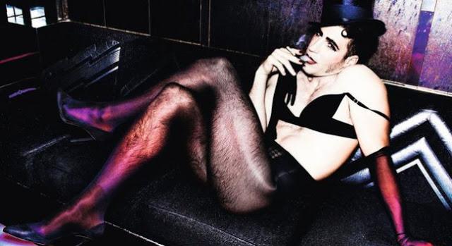 Mario Testino mira a España