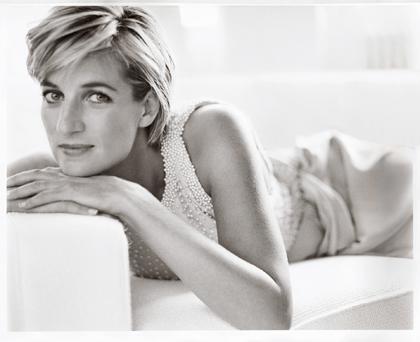 Mario Testino mira a España