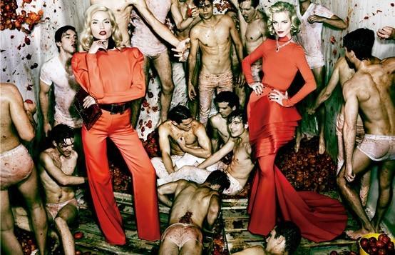 Mario Testino mira a España