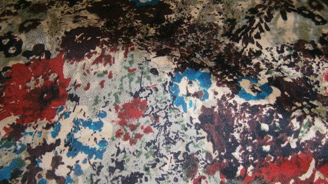 Falda lápiz & sneakers