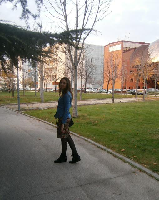 Falda lápiz & sneakers