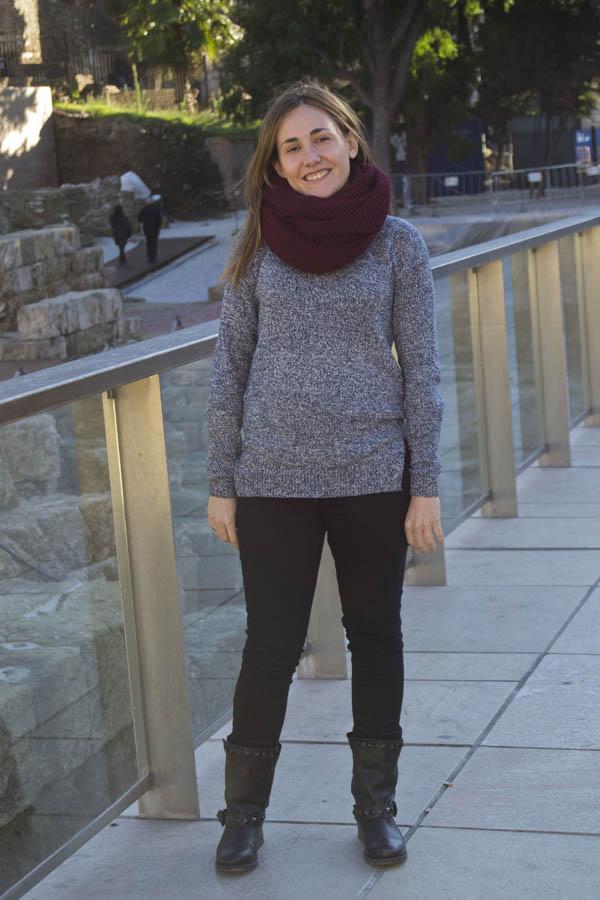 Weysa's Style: Burgundy Scarf & Green Parka