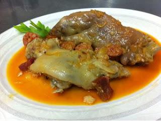 Receta de Manitas de Cerdo con Chorizo y Jamón