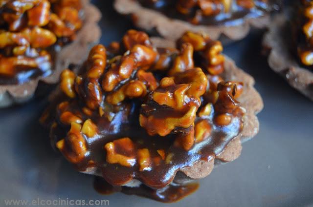 Tartaletas de chocolate con nueces y caramelo