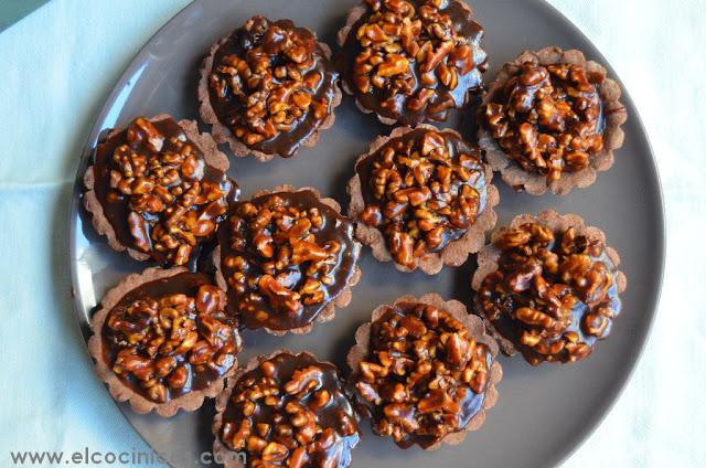 Tartaletas de chocolate con nueces y caramelo