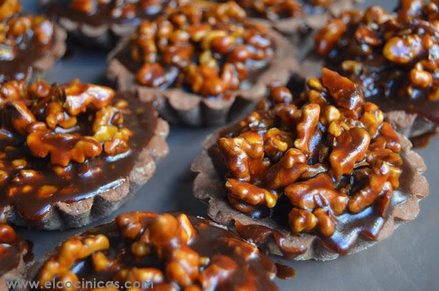 Tartaletas de chocolate con nueces y caramelo