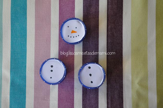 DIY muñeco de nieve hecho con tapones