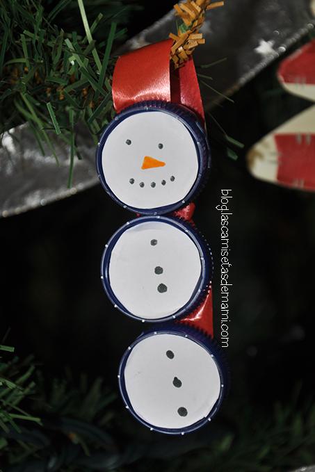 DIY muñeco de nieve hecho con tapones
