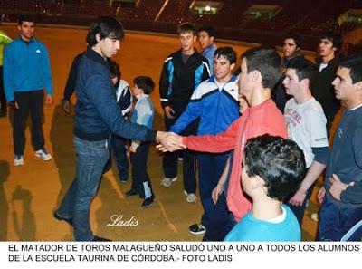 CÓRDOBA: JIMÉNEZ FORTES VISITA A LOS ALUMNOS DE LA ESCUELA TAURINA