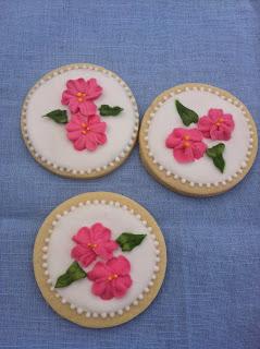 GALLETAS CON FLORES ROJAS y ROSAS