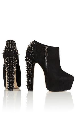 Zapatos con tachuelas