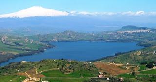 El lago de Pergusa: naturaleza, mitología y autódromo
