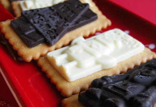 Etiquetas de chocolate y galleta