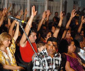 Cuba nomina y propone a Fidel y Raúl como candidatos al Parlamento