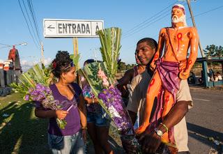 Peregrinos piden por Chávez al santo más venerado en Cuba [+ video]