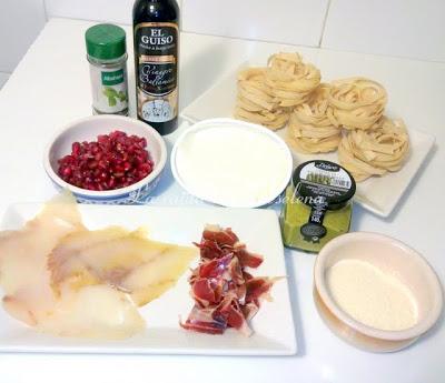 Nidos de espárrago verde y queso con ibérico y bacalao