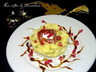 Nidos de espárrago verde y queso con ibérico y bacalao