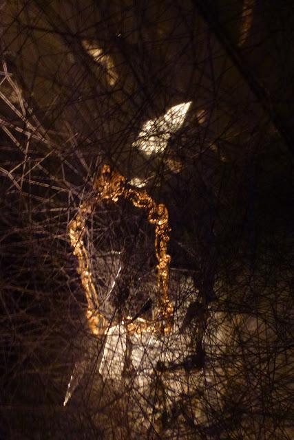 Sincronizando hilos y rizomas: Chiharu Shiota en Casa Asia