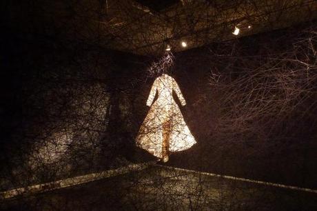 Sincronizando hilos y rizomas: Chiharu Shiota en Casa Asia