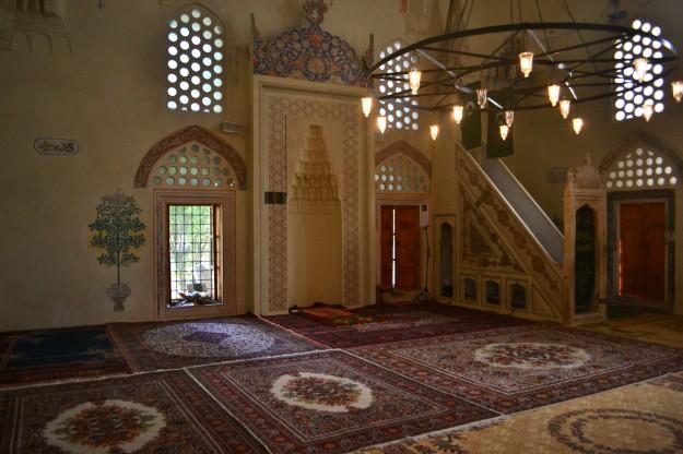 Detalles del interior de la mezquita Karadjozbey, Mostar