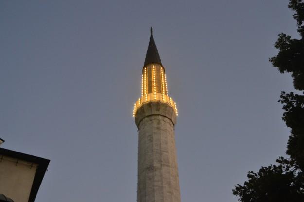 Las luces se encienden en los minaretes tras cada día de ramadán