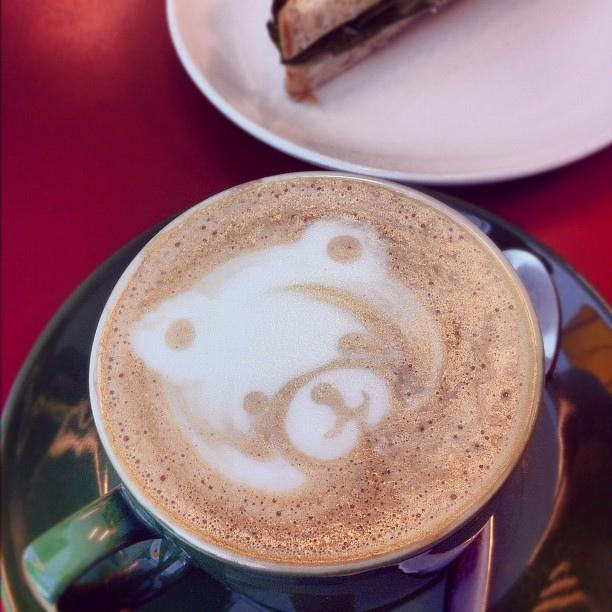 PARKA CON CAPUCHA Y PELO