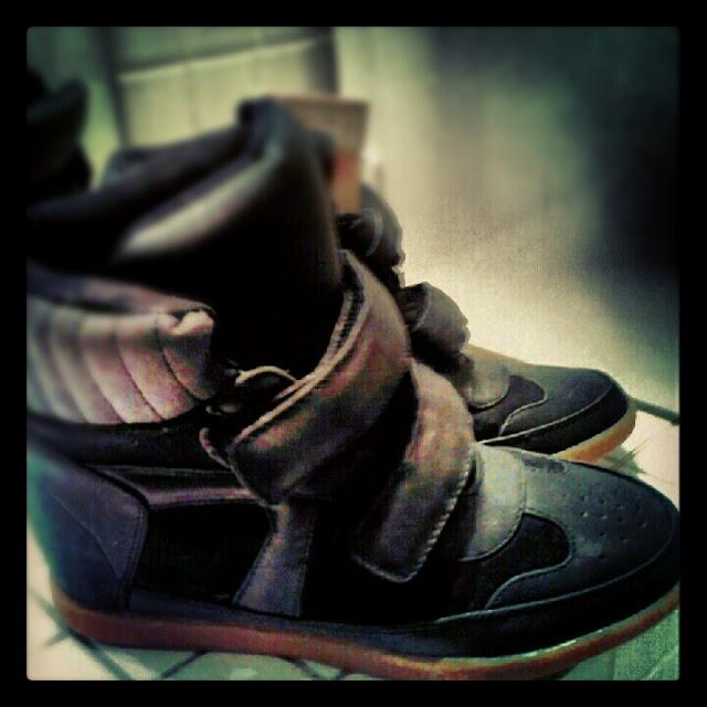 PARKA CON CAPUCHA Y PELO