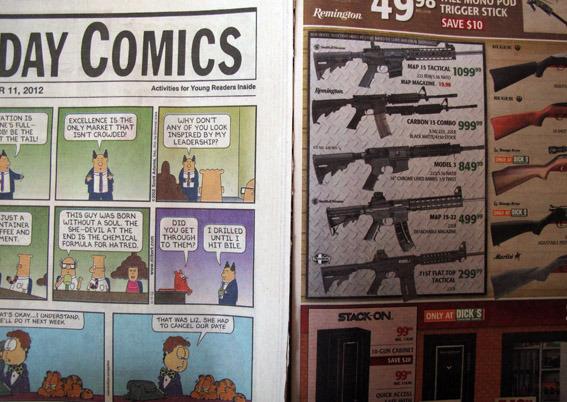 Las tiras cómicas en un periódico de USA, y al lado los anuncios de armas. Normal, ¿no?