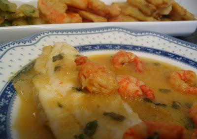 FILETES DE GALLO DE SAN PEDRO CON SALSA DE GAMBAS Y TEMPURA DE VERDURAS