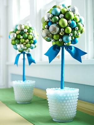 Decoración navideña en tonos azules y verdes