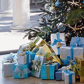 Decoración navideña en tonos azules y verdes