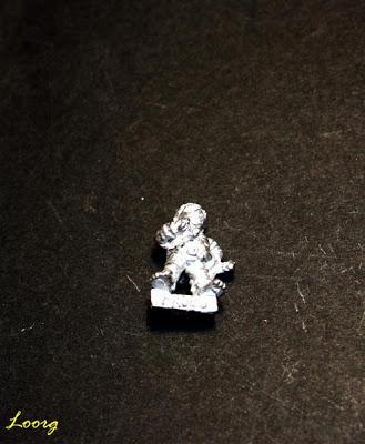 Frodo Bolson con el anillo único alrededor del cuello