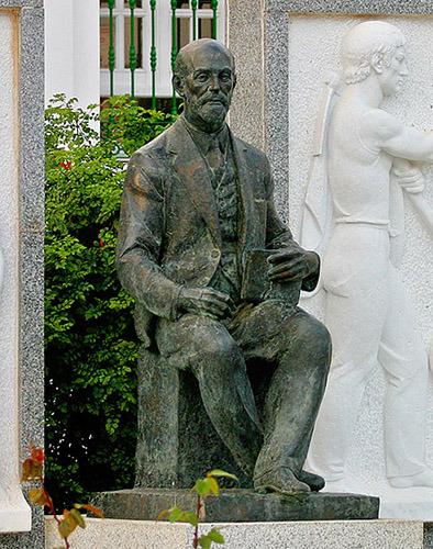 Monumento dedicado al hijo más ilustre de Moguer./Miguel Ángel fotógrafo