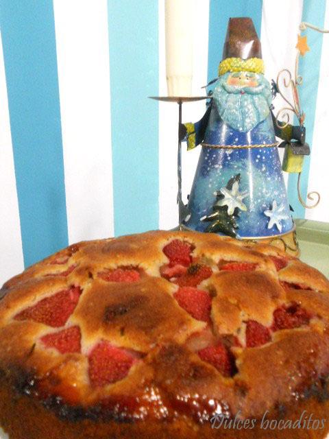 BIZCOCHO DE FRESAS RELLENO DE MERMELADA