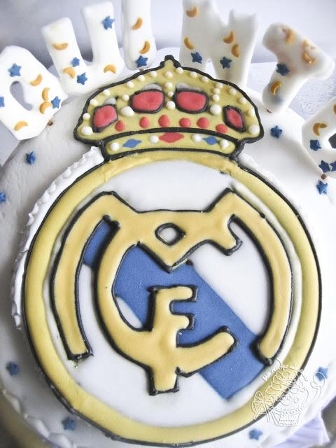 TARTA DEL REAL MADRID CON BUFANDA , POR AQUELLO DEL FRÍO