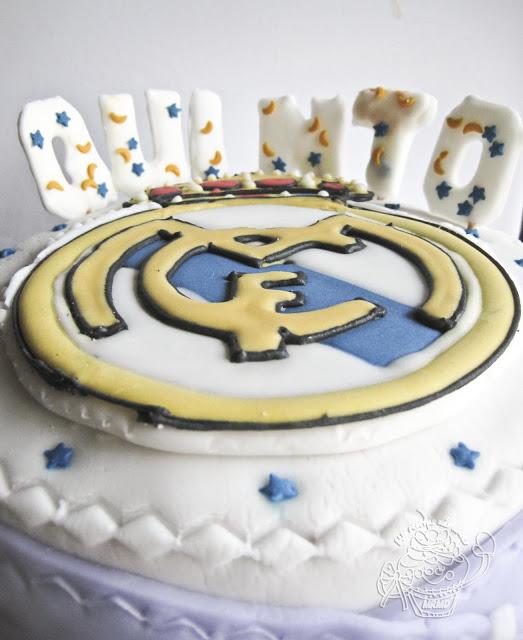 TARTA DEL REAL MADRID CON BUFANDA , POR AQUELLO DEL FRÍO