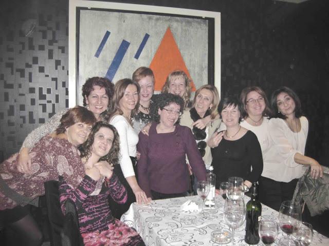 TARTA METRERA CON GALLETITAS CUKIS Y CENITA DE NAVIDAD CON MIS COMPIS