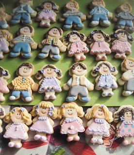 TARTA METRERA CON GALLETITAS CUKIS Y CENITA DE NAVIDAD CON MIS COMPIS