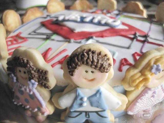 TARTA METRERA CON GALLETITAS CUKIS Y CENITA DE NAVIDAD CON MIS COMPIS