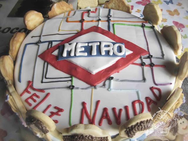 TARTA METRERA CON GALLETITAS CUKIS Y CENITA DE NAVIDAD CON MIS COMPIS