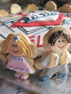 TARTA METRERA CON GALLETITAS CUKIS Y CENITA DE NAVIDAD CON MIS COMPIS