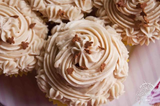 CUPCAKES NAVIDEÑOS DE TURRÓN DEL BLANDO Y CABREO MONUMENTAL CON EL TEMA DE PERMISOS
