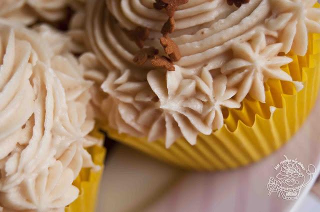 CUPCAKES NAVIDEÑOS DE TURRÓN DEL BLANDO Y CABREO MONUMENTAL CON EL TEMA DE PERMISOS
