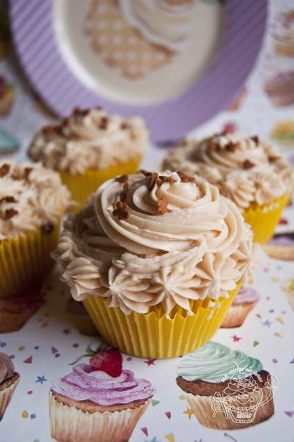 CUPCAKES NAVIDEÑOS DE TURRÓN DEL BLANDO Y CABREO MONUMENTAL CON EL TEMA DE PERMISOS